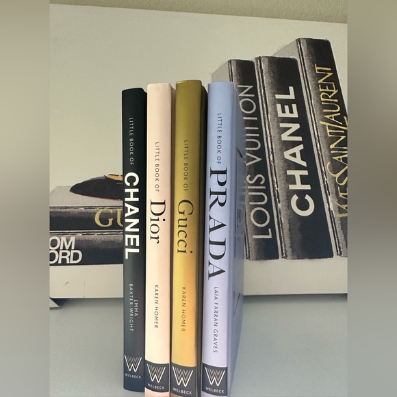 New bundle of books 4 items - Picture 1 of 3